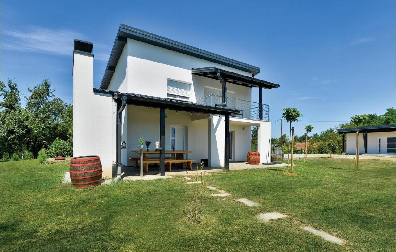 8 Bedroom Lovely Home In Durdevac Thurdevac Exterior foto